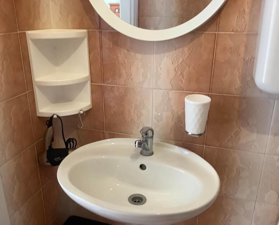 Rooms 22 - Beachfront Primošten المظهر الخارجي الصورة